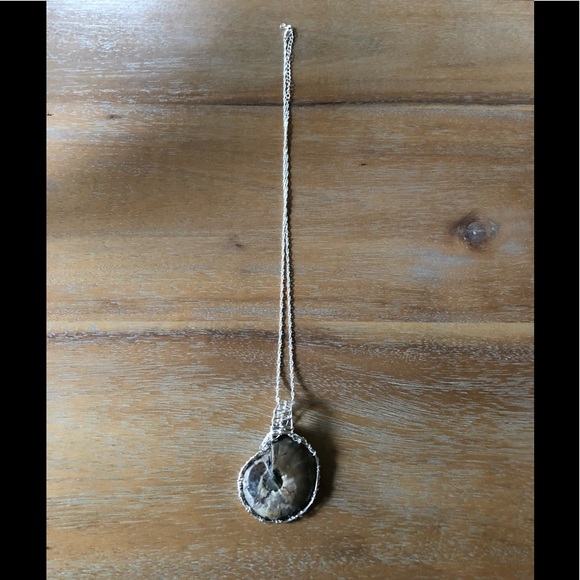 ✨Gorgeous ULTRA RARE Cleoniceras necklace ✨ - Picture 1 of 6